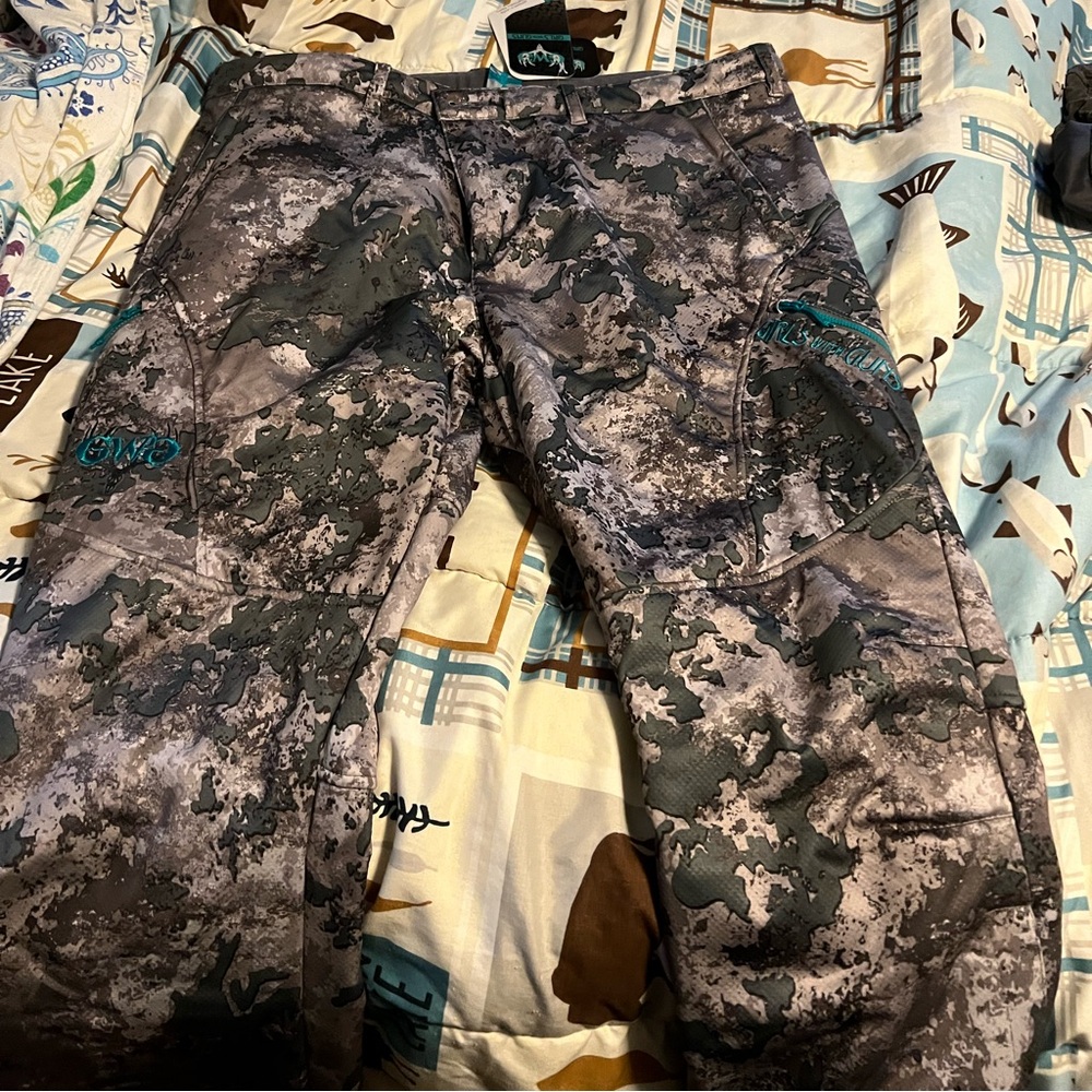 Girls with guns camo hunting pants